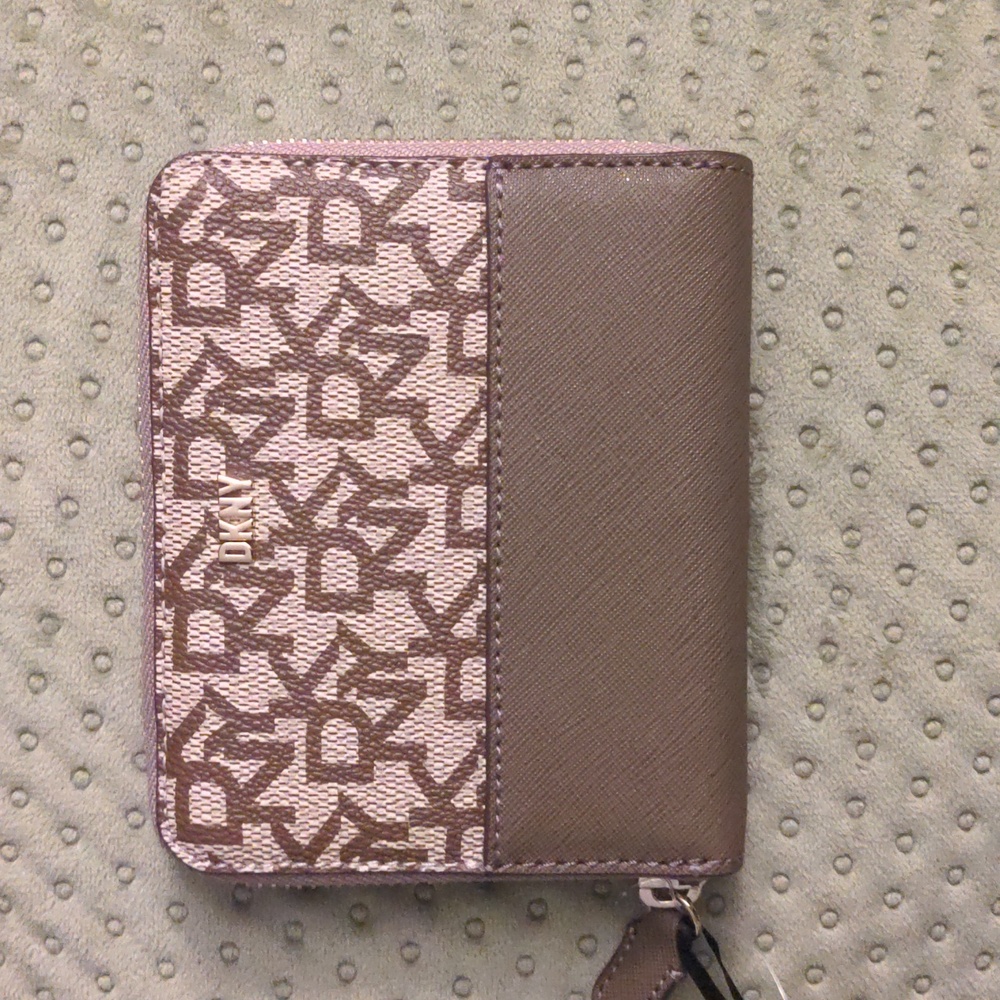 DKNY zipper wallet